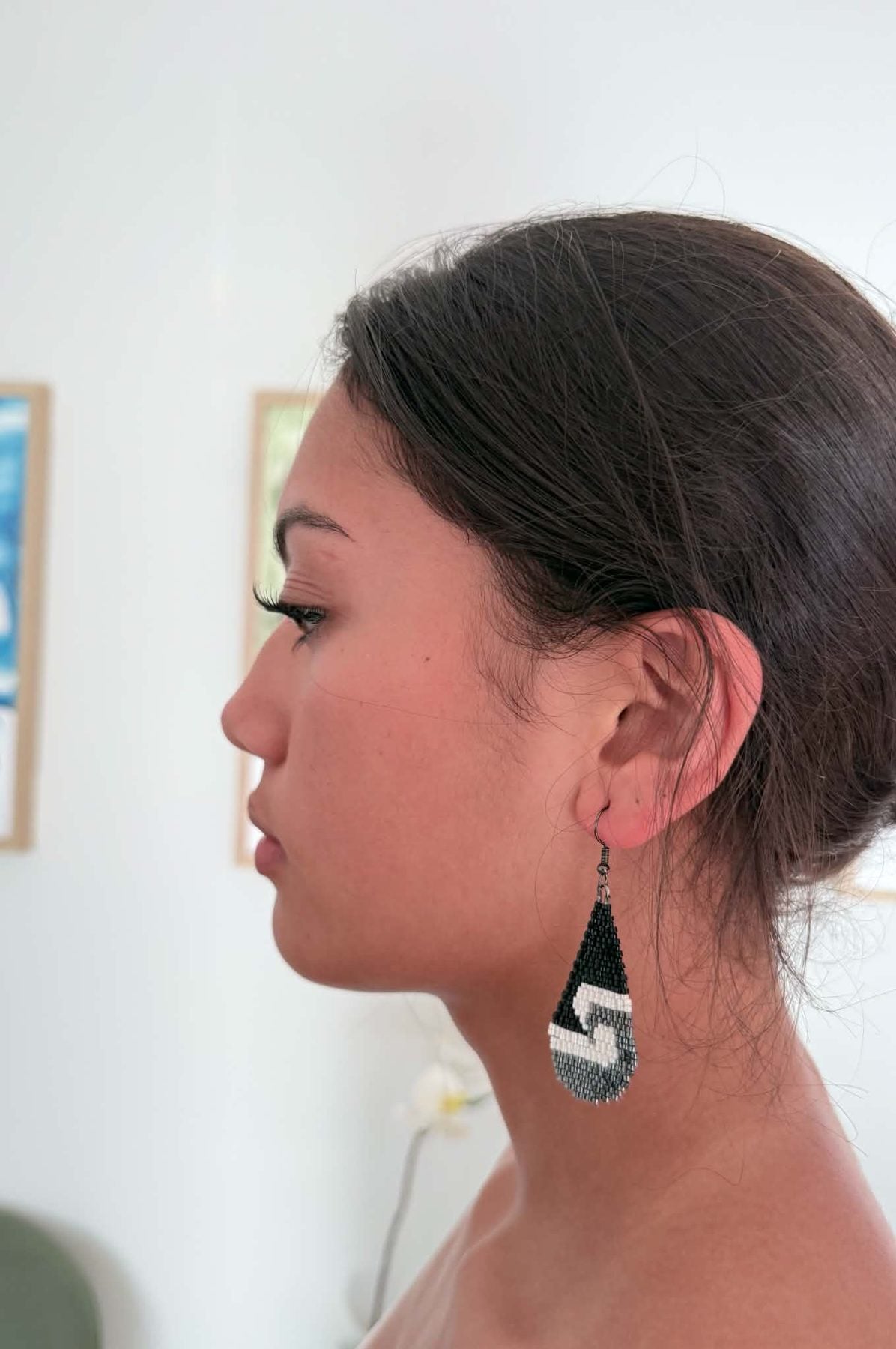 Hori.Inc Tino beaded earrings in black, worn