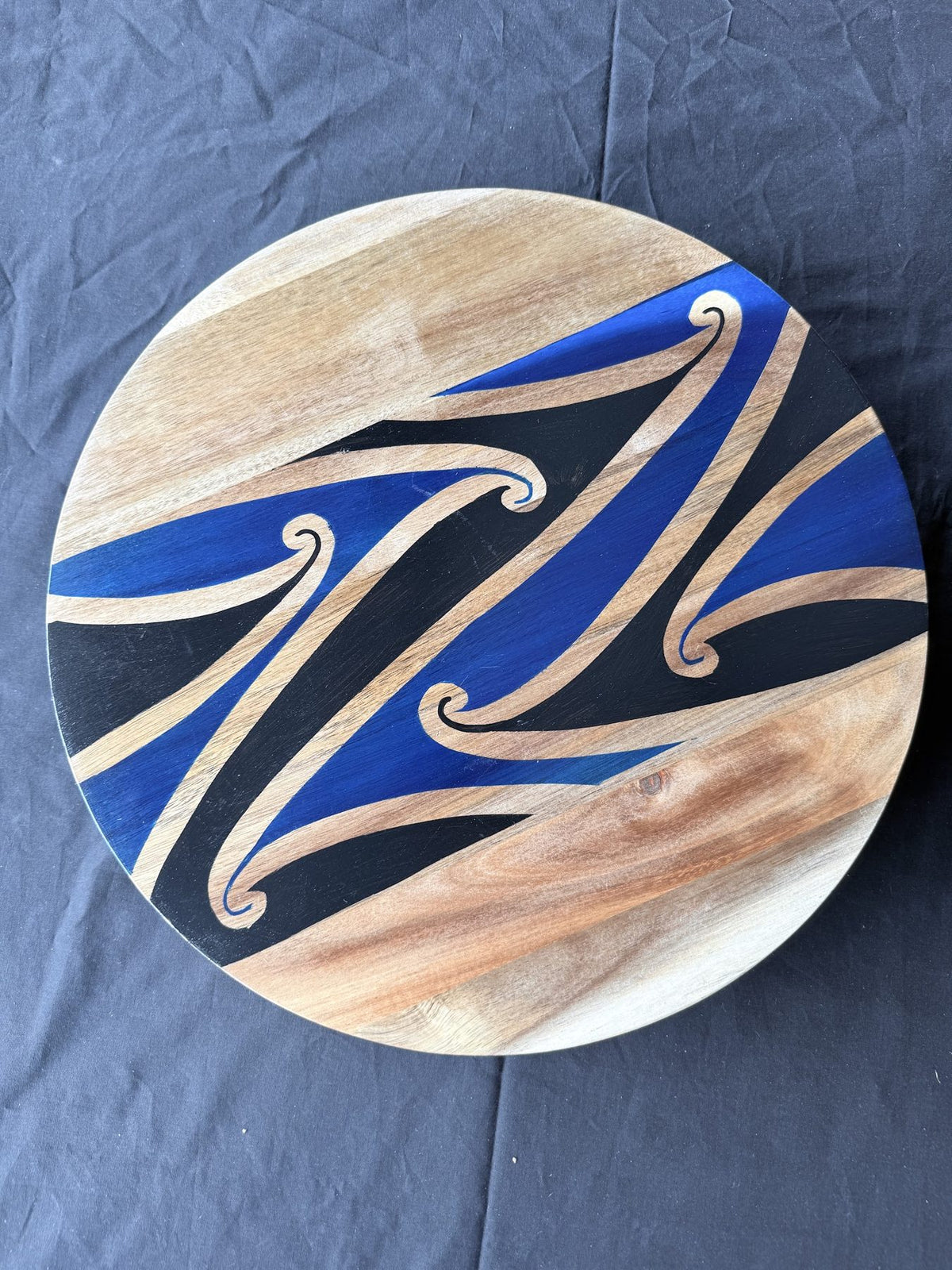 Hori.Inc Kōwhaiwhai platter, blue resin band across the centre