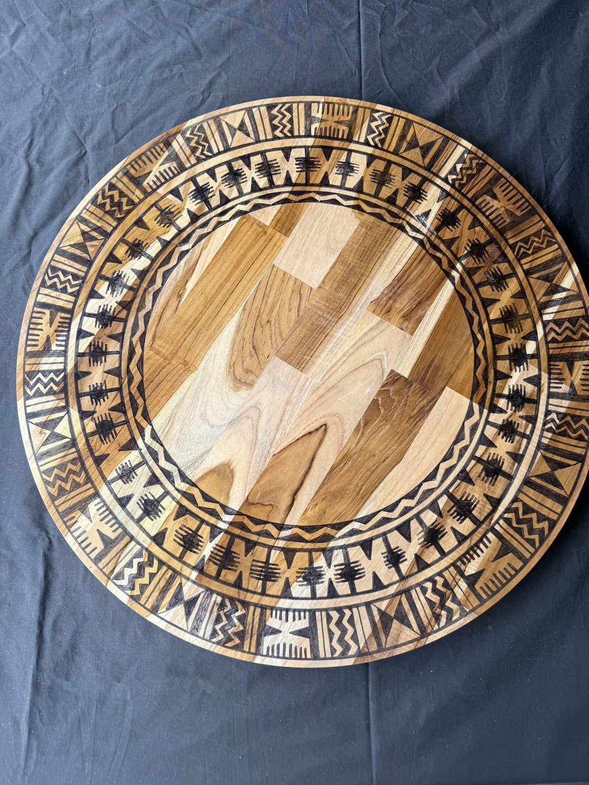 Hori.Inc Pasifika platter, hand-painted round border