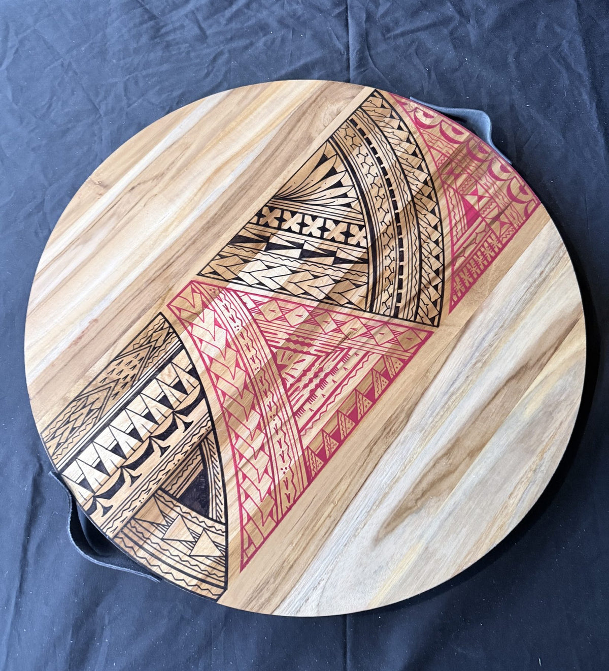 Hori.Inc Pasifika platter with handles, red and black hand-painted pattern