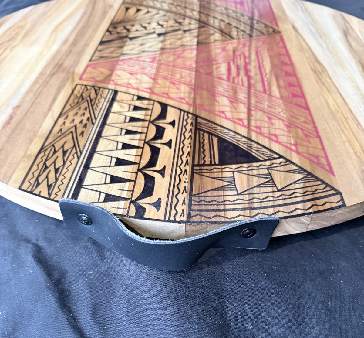 Hori.Inc Pasifika platter handles, red and black design close up