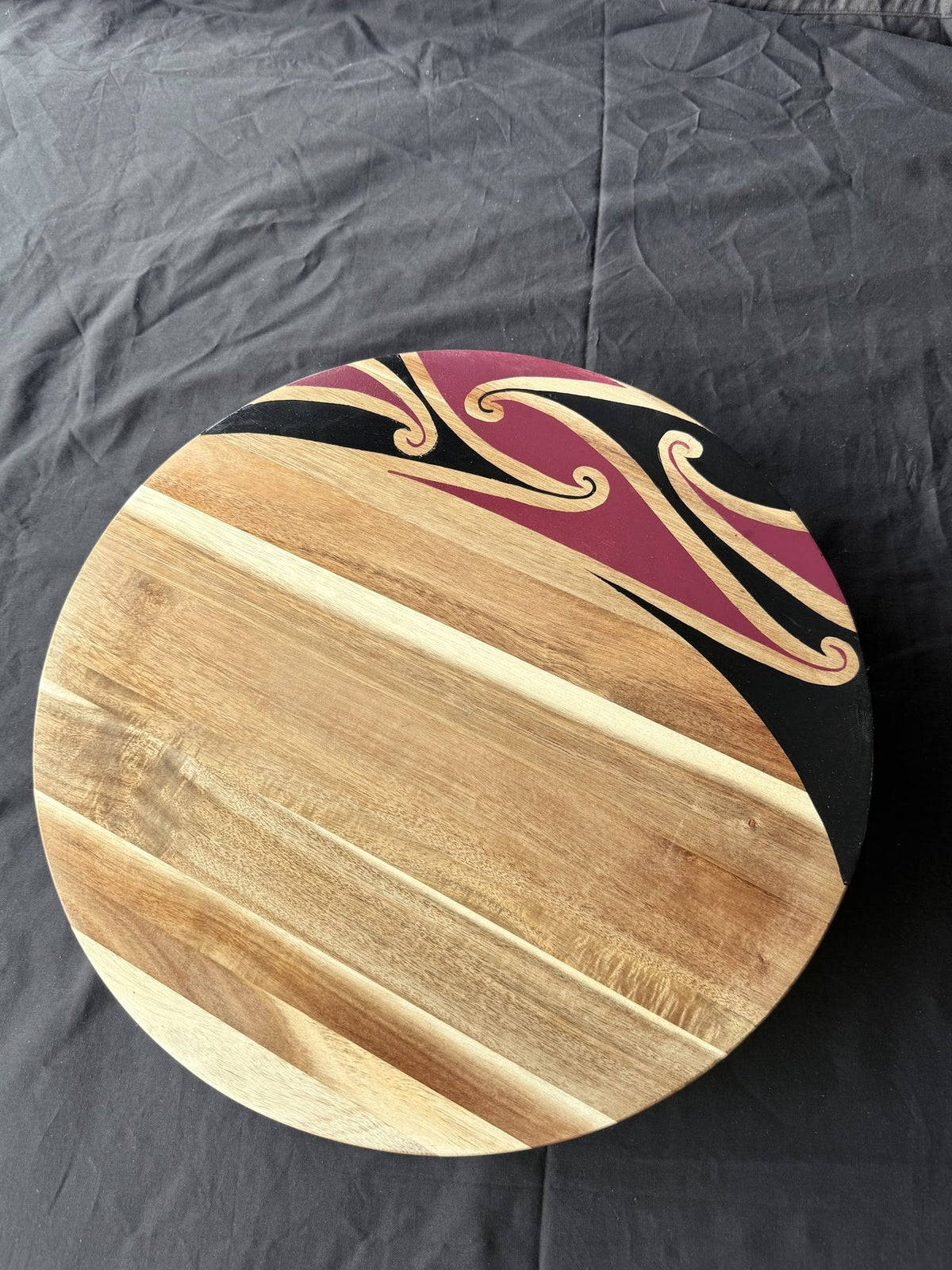 Hori.Inc small lazy Susan, maroon resin kōwhaiwhai curls on the edge