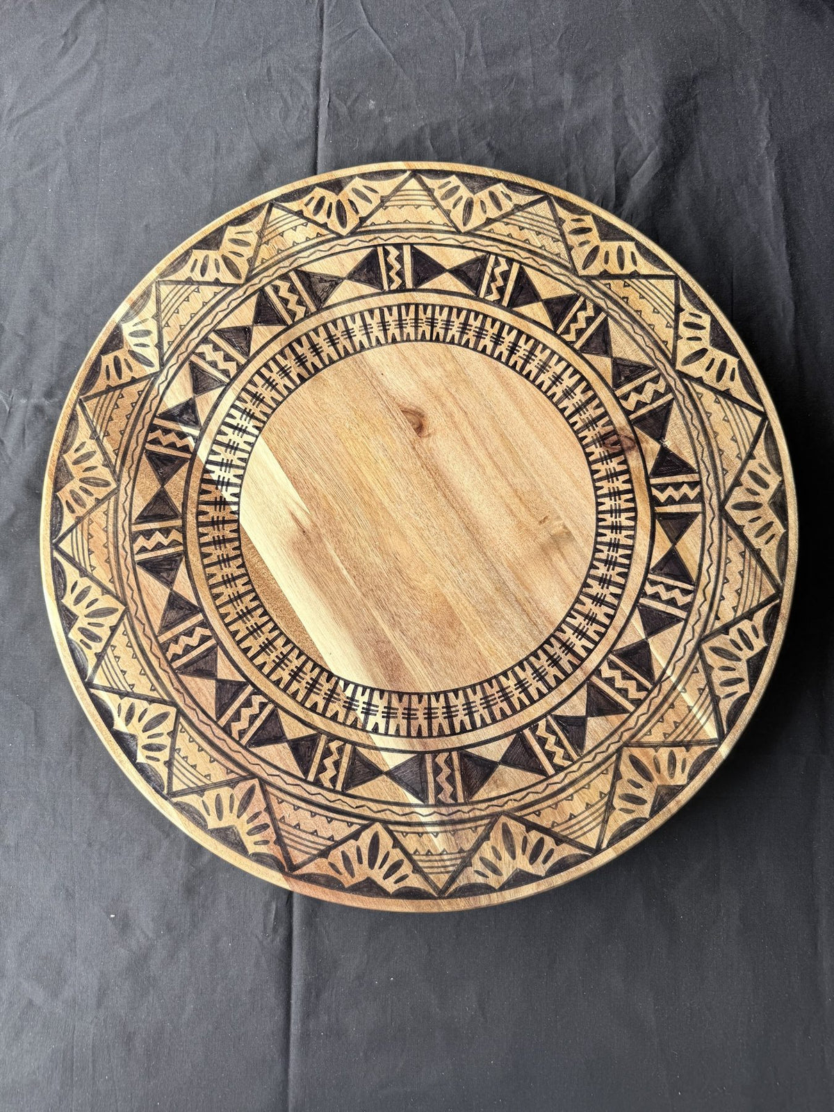 Hori.Inc small lazy Susan, hand-painted Pasifika round border with a fine inner ring