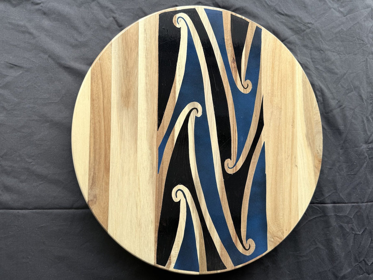 Hori.Inc small lazy Susan, pāua-blue resin kōwhaiwhai band